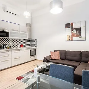  Apartment Quiet Nest In The Bustling Centre Of Hungary